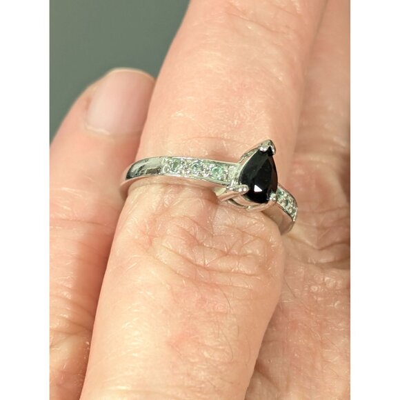 Lia Sophia Black Pear Teardrop Solitaire with Accent Ring Size 5 Silver Tone - Picture 6 of 7